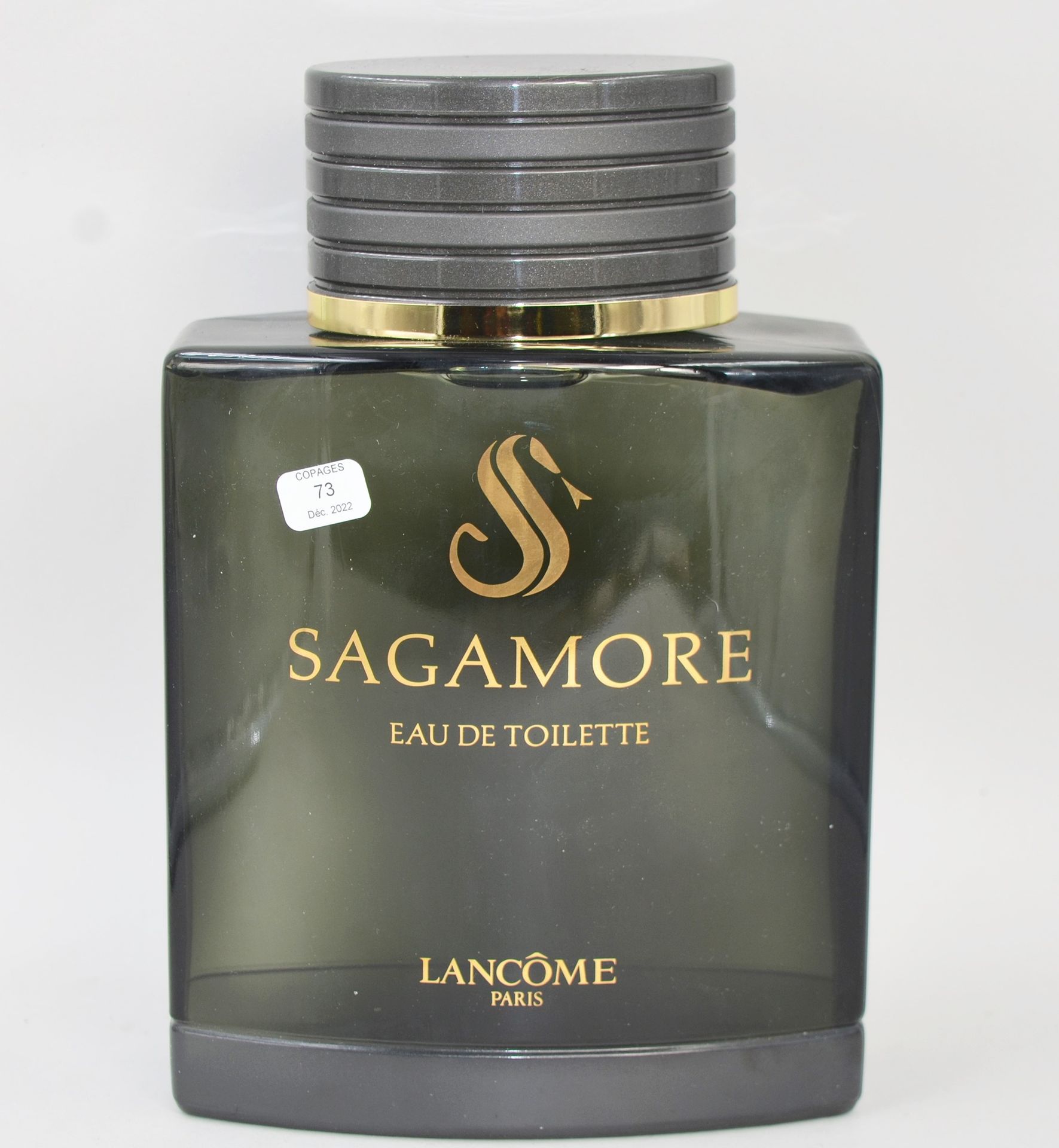Null LANCOME "Sagamore

Bottiglia gigante decorativa in vetro, con titolo in let&hellip;