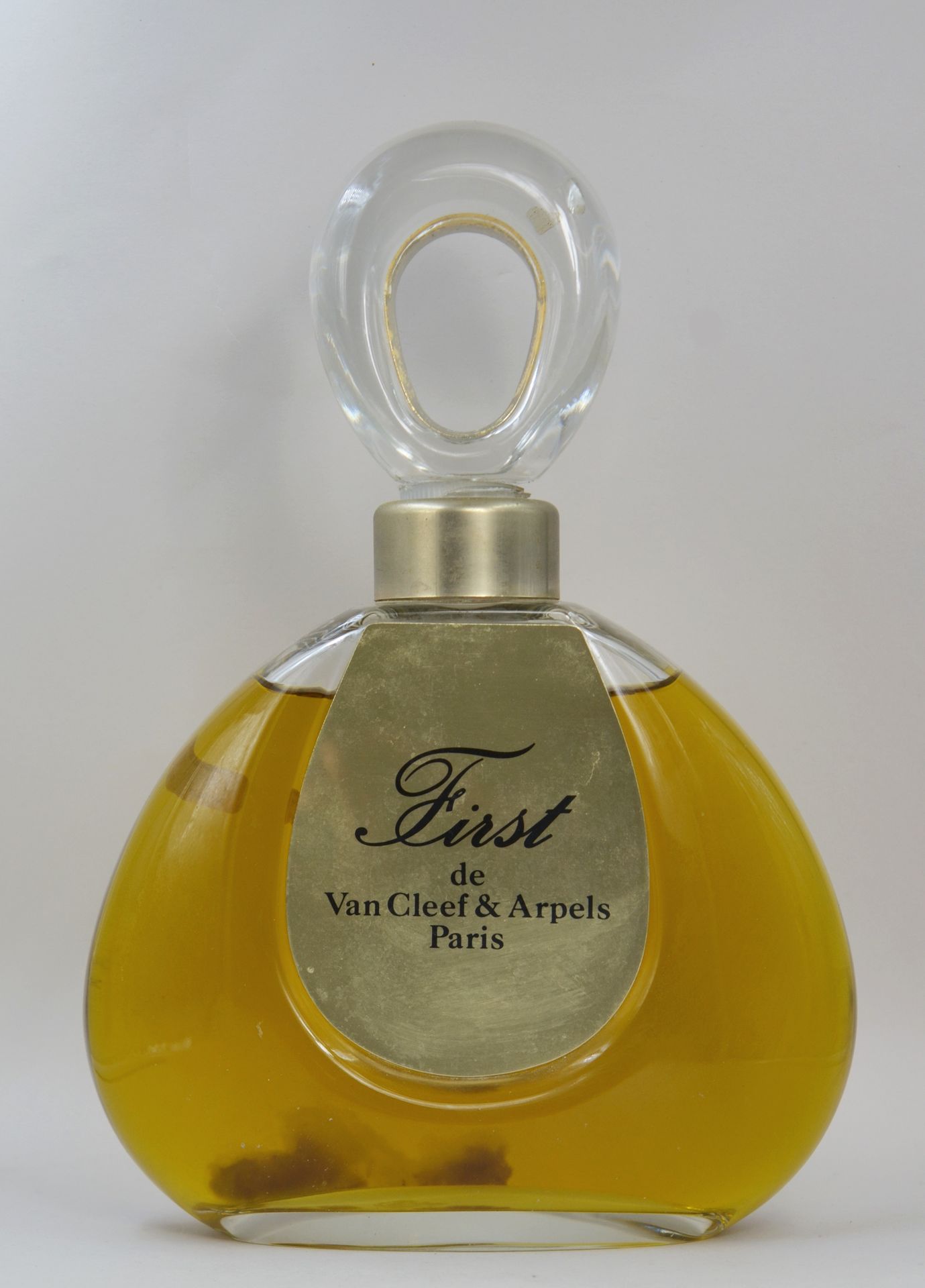 Null VAN CLEEF ARPELS "First

Giant dummy bottle of glass decoration, titled on &hellip;
