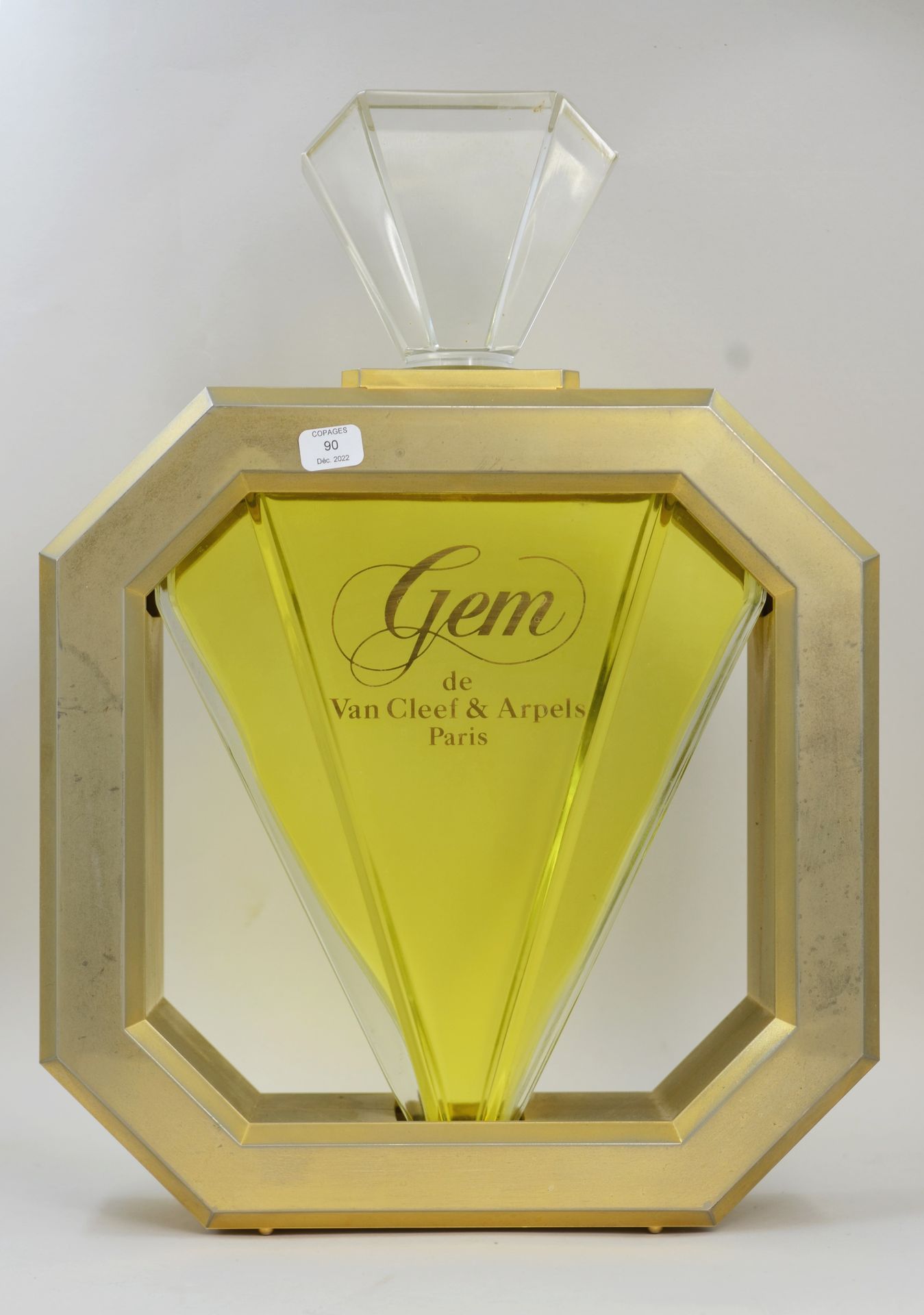 Null VAN CLEEF ARPELS « Gem »

Flacon factice géant de décoration en verre en fo&hellip;