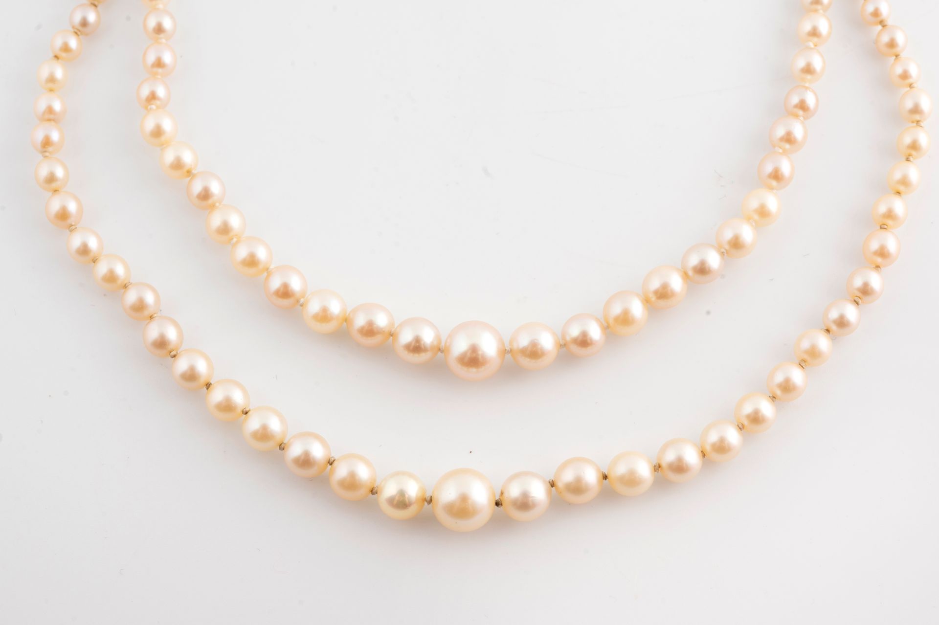 Null Collier double rang de perles de culture en chute, avec un fermoir en or bl&hellip;