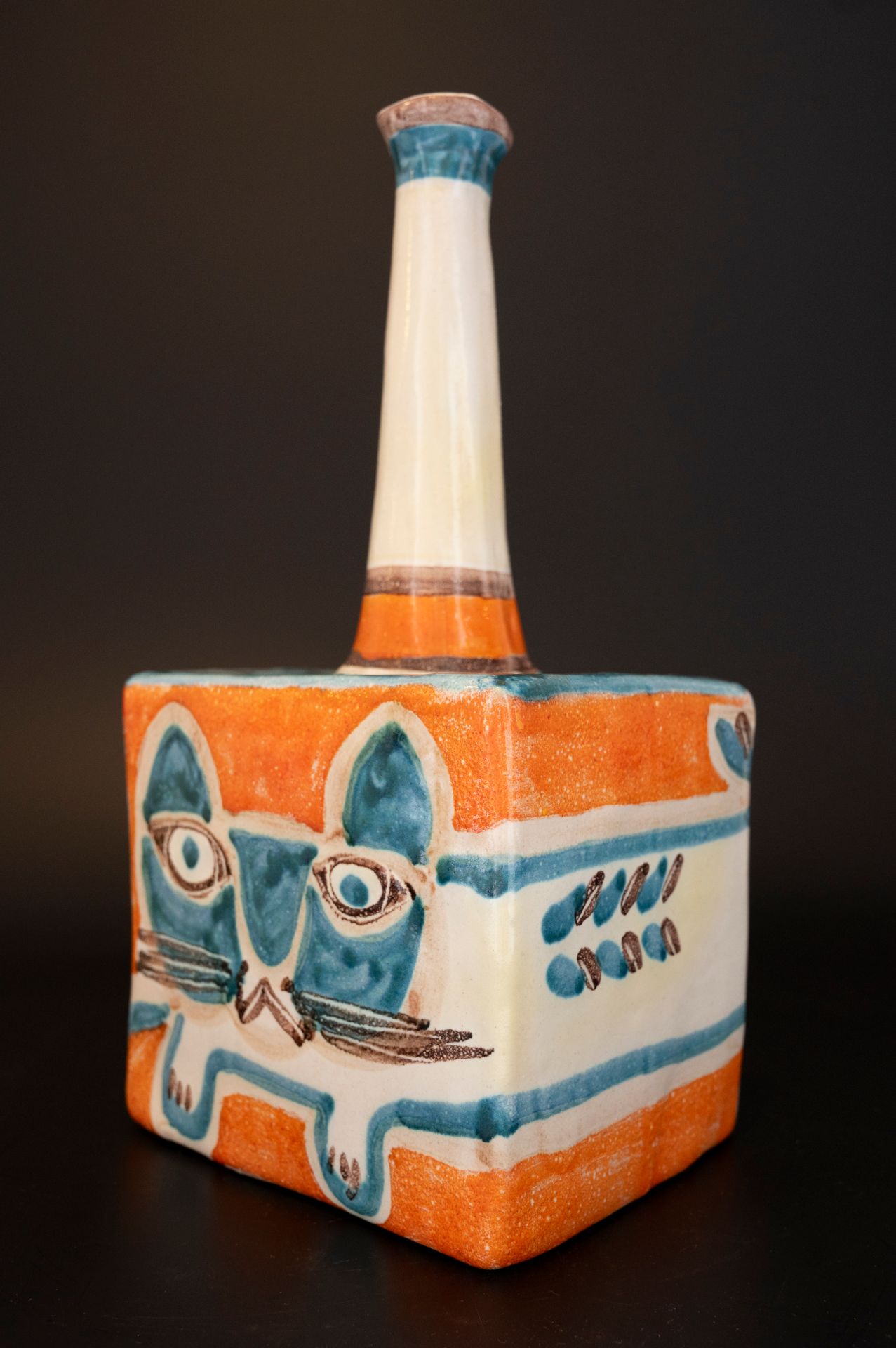 Null Giovanni DESIMONE (1930-1965)
Vase au chat en céramique émaillée polychrome&hellip;