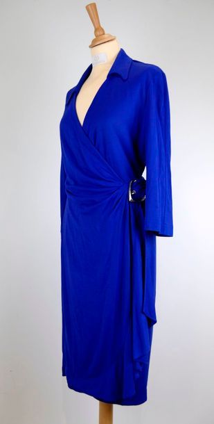 Null THIERRY MUGLER. Robe bleu roi manche trois quart et ceinture. Taille 40. On&hellip;