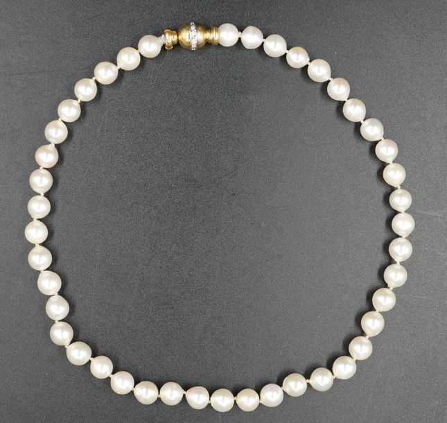Null Collier de perles de culture légèrement irrégulières - Fermoir en or jaune &hellip;