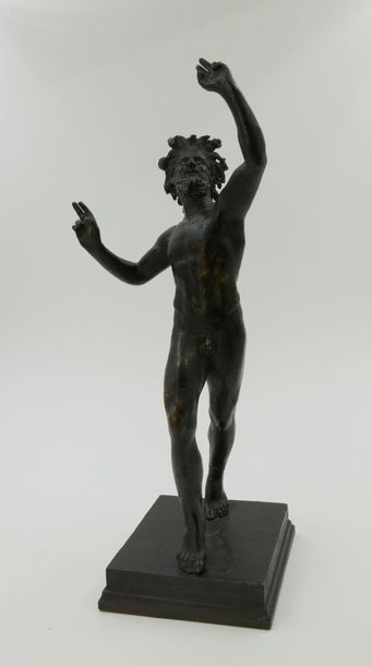Null D'après l'antique, Faune dansant de Pompéi, Bronze à patine sombre, Base re&hellip;