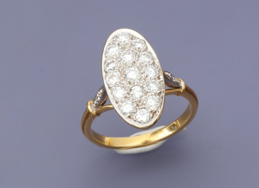 Null Jolie bague "Marquise" deux ors, 750 MM, recouverte de diamants, total : 1,&hellip;