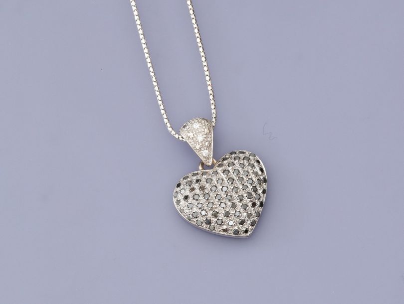 Null Chaîne et pendentif coeur en or gris, 750 MM, recouvert de diamants noirs, &hellip;