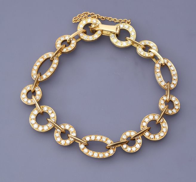 Null Très joli bracelet formé de mailles ovales et rondes d'or jaune, 750 MM, re&hellip;