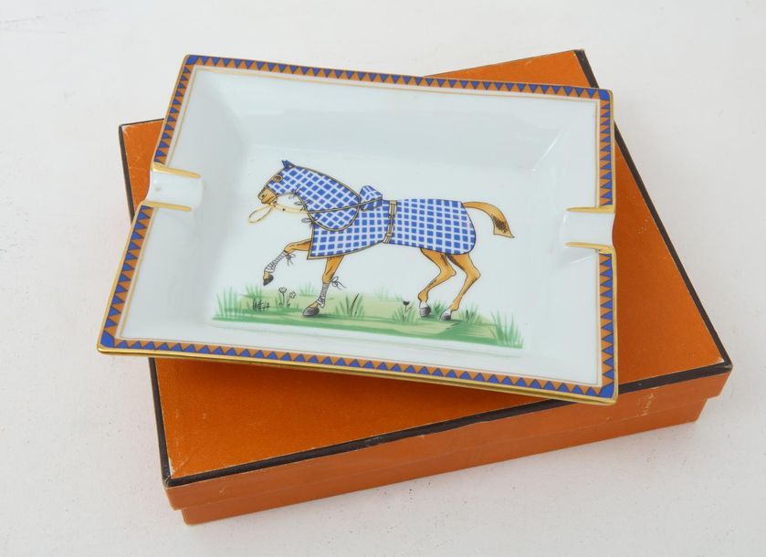 Null HERMES Paris, Cendrier - Vide poche en porcelaine, à décor de cheval d'appa&hellip;