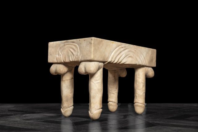 Tabouret pied de table rectangulaire sculpté dans un blo…