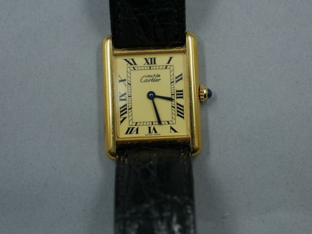 Null CARTIER - Montre Must vermeil - Boitier rectangulaire - Cadran émaillé blan&hellip;