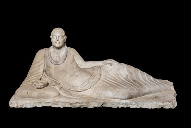Null Rare couvercle de sarcophage - Epoque Romaine, IIème siècle ? de style ETRU&hellip;