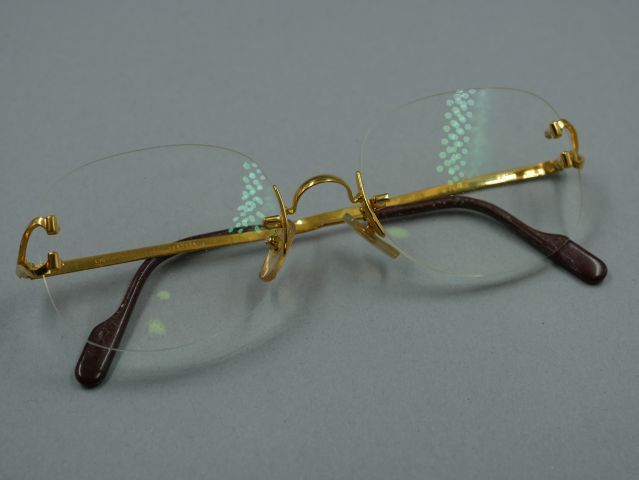 Null CARTIER - Une paire de lunettes de vue en plaqué or - Dans son écrin en cui&hellip;