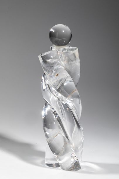 Null Non identifié
Flacon en verre torsadé sculptural. Bouchon boule. H : 18cm