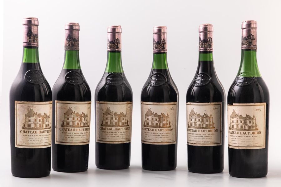 Null 6 bouteilles de Château Haut-Brion Appelation Pessac Léognan 1967, basses é&hellip;