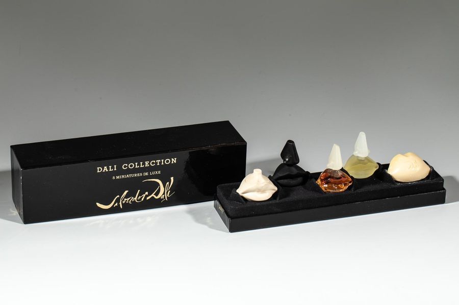 Null DALI Collections
Coffret comprenant 5 miniatures de luxe. Coffret tiré "Sal&hellip;