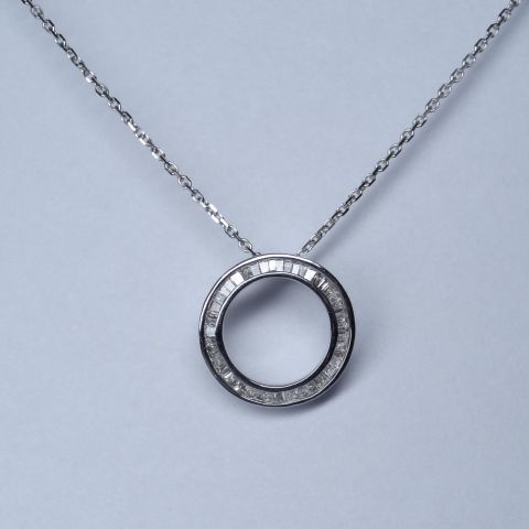 Null Pendentif « Cercle » et sa chaîne maille forçat diamantée en or blanc 18k s&hellip;