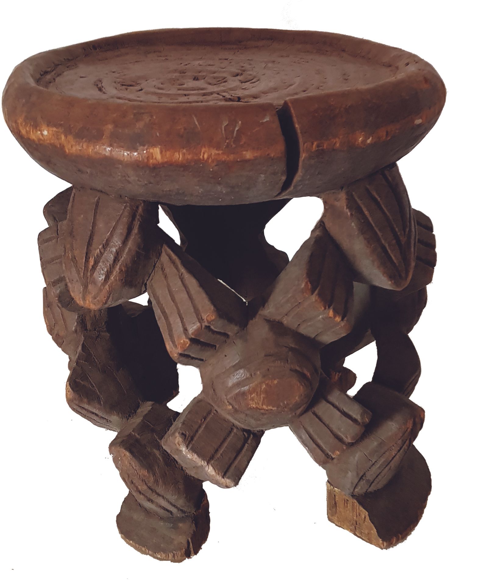 Siège BAMILEKE 
雕有镂空装饰的造型的Mygales，唤起氏族的凝聚力。带有棕色铜锈的木材。喀麦隆 H 33 D 28 cm


12月4日（星期&hellip;