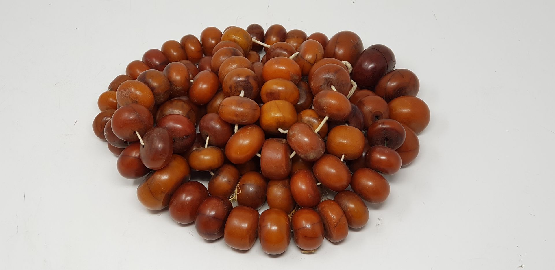 Colliers (4) de résine COPAL 
Perles très grosses ou grosses, Berbère Marocain d&hellip;