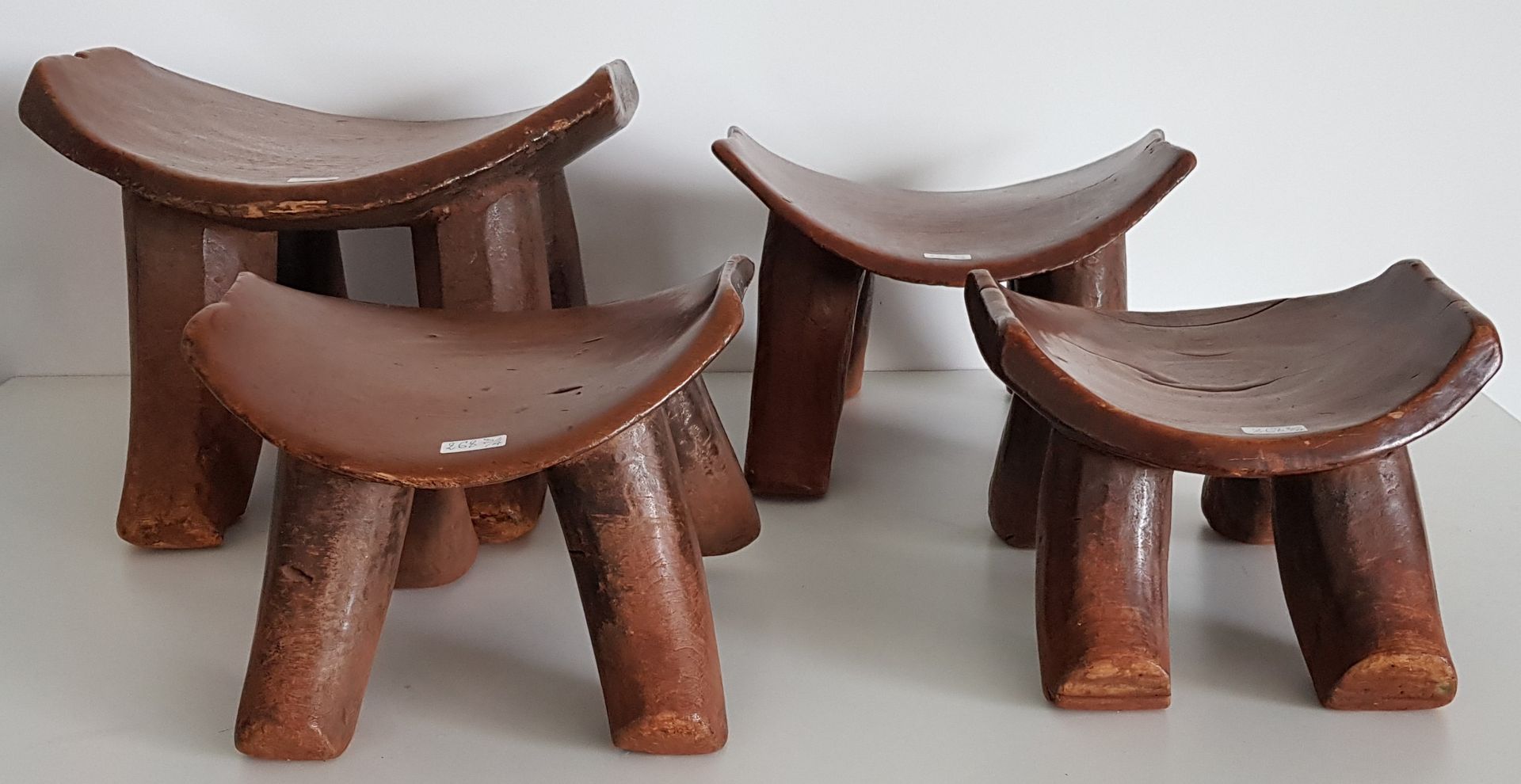 Lot de quatre sièges africains 
Set of four African chairs.



DELIVERY OF LOTS &hellip;
