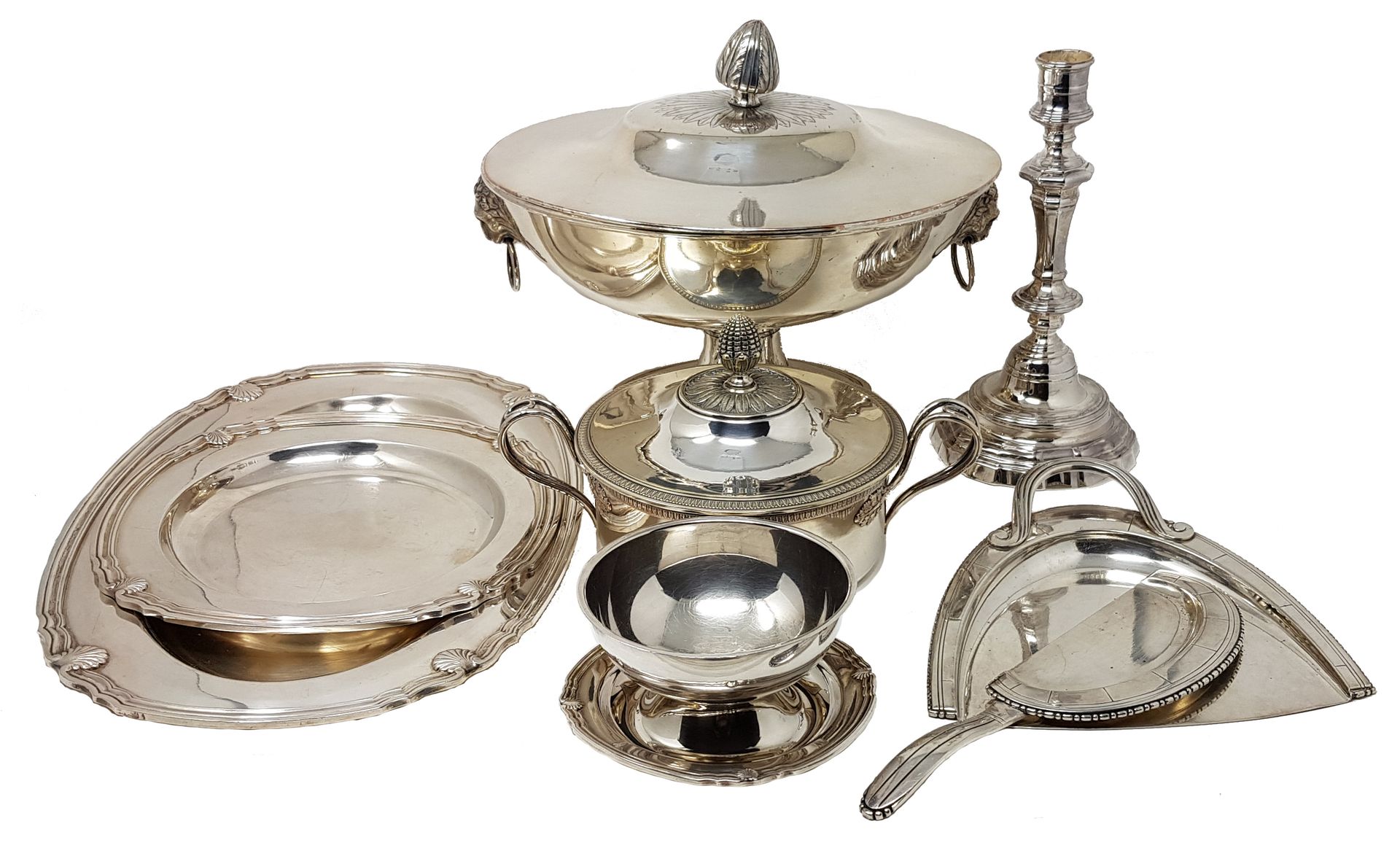 Lot métal argenté 
Silver-plated metal set, scratches and stains from use 



So&hellip;