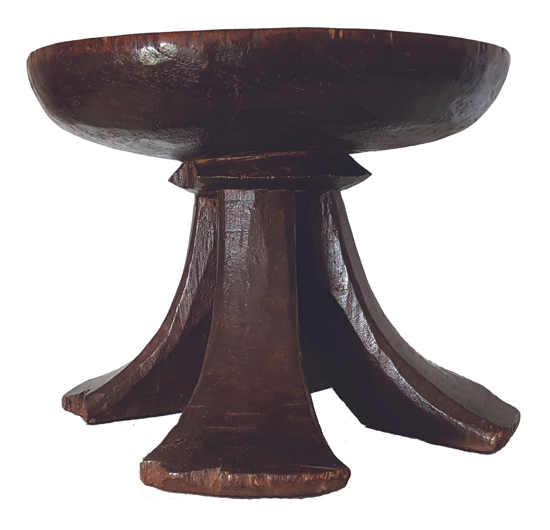 Tabouret IBO 
IBO凳子，圆形凹陷的座位在四个弯曲的腿上，木头有美丽的棕色铜锈。 


30 x 33 x 32厘米。尼日利亚 


12月4日（&hellip;