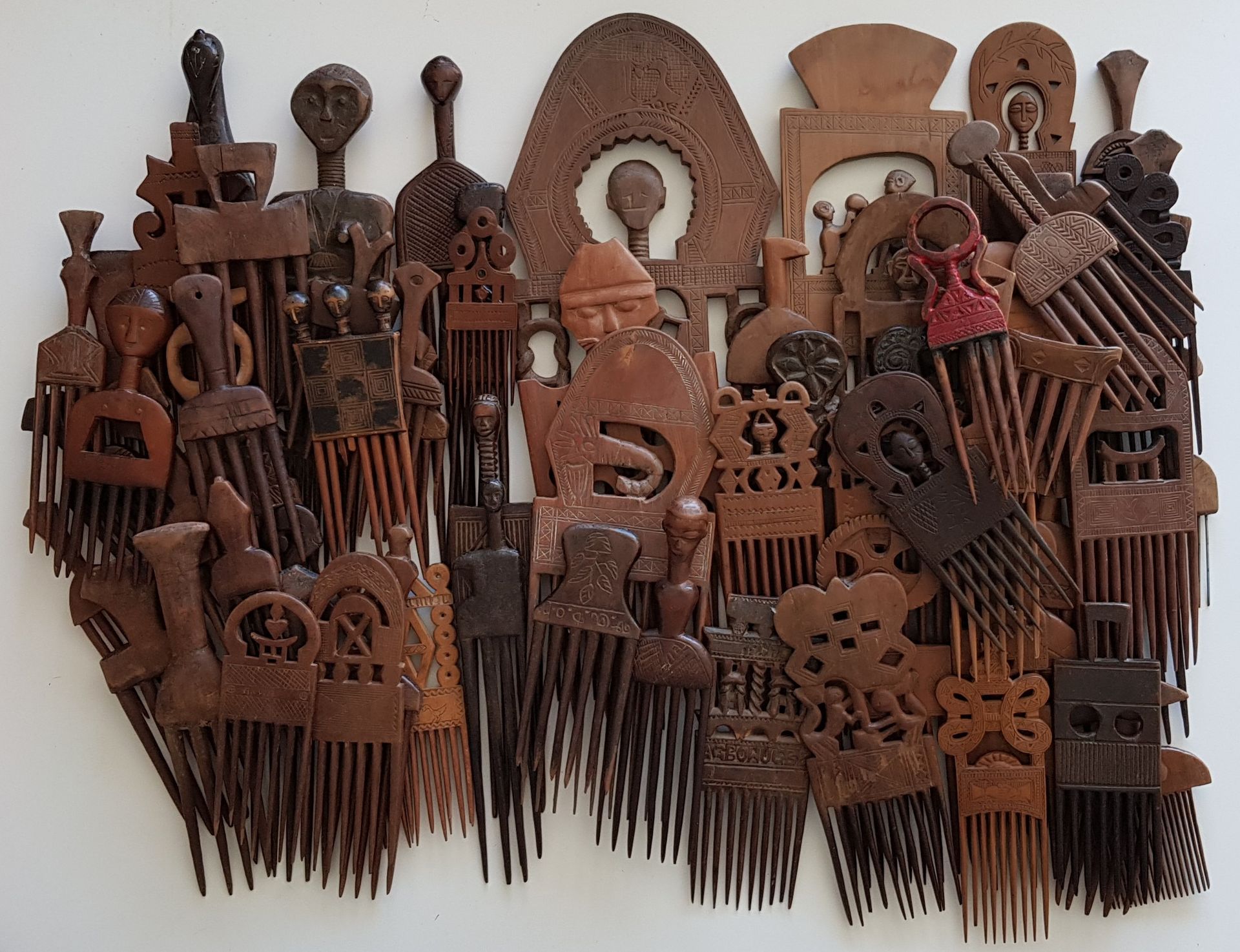 Collection de peignes Ashanti et divers 
Collection of Ashanti combs and miscell&hellip;