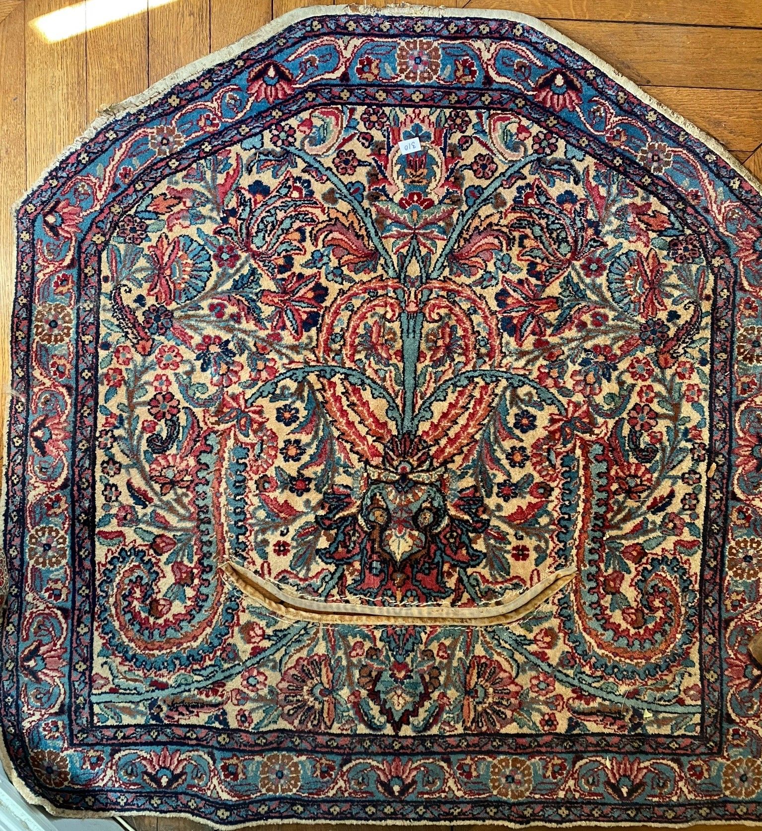 KIRMAN - IRAN 
Bag and saddle 113 x 113 cm



DELIVERY OF LOTS in PARIS (LA SALL&hellip;