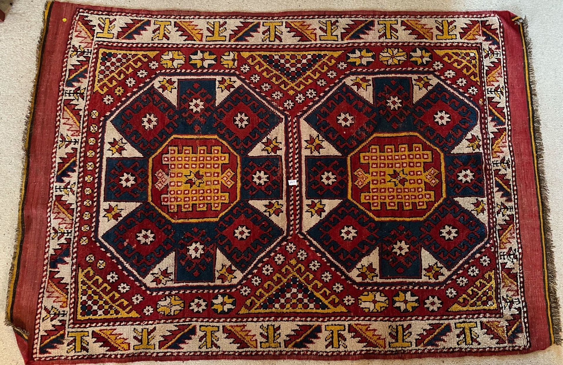 BERGAME TURQUIE 
地毯210 x 140厘米。 


附上一张200 x 109厘米的北非地毯。 



12月4日（星期六）上午8点至下午1点&hellip;