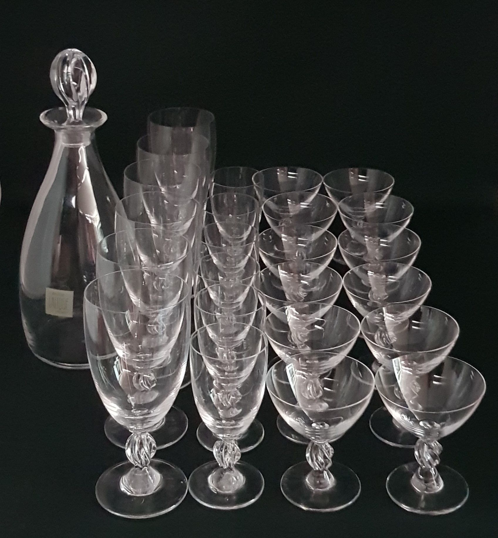 Marc LALIQUE (1900-1977) 
" Fréjus " Service en cristal comprenant 1 carafe H. 2&hellip;