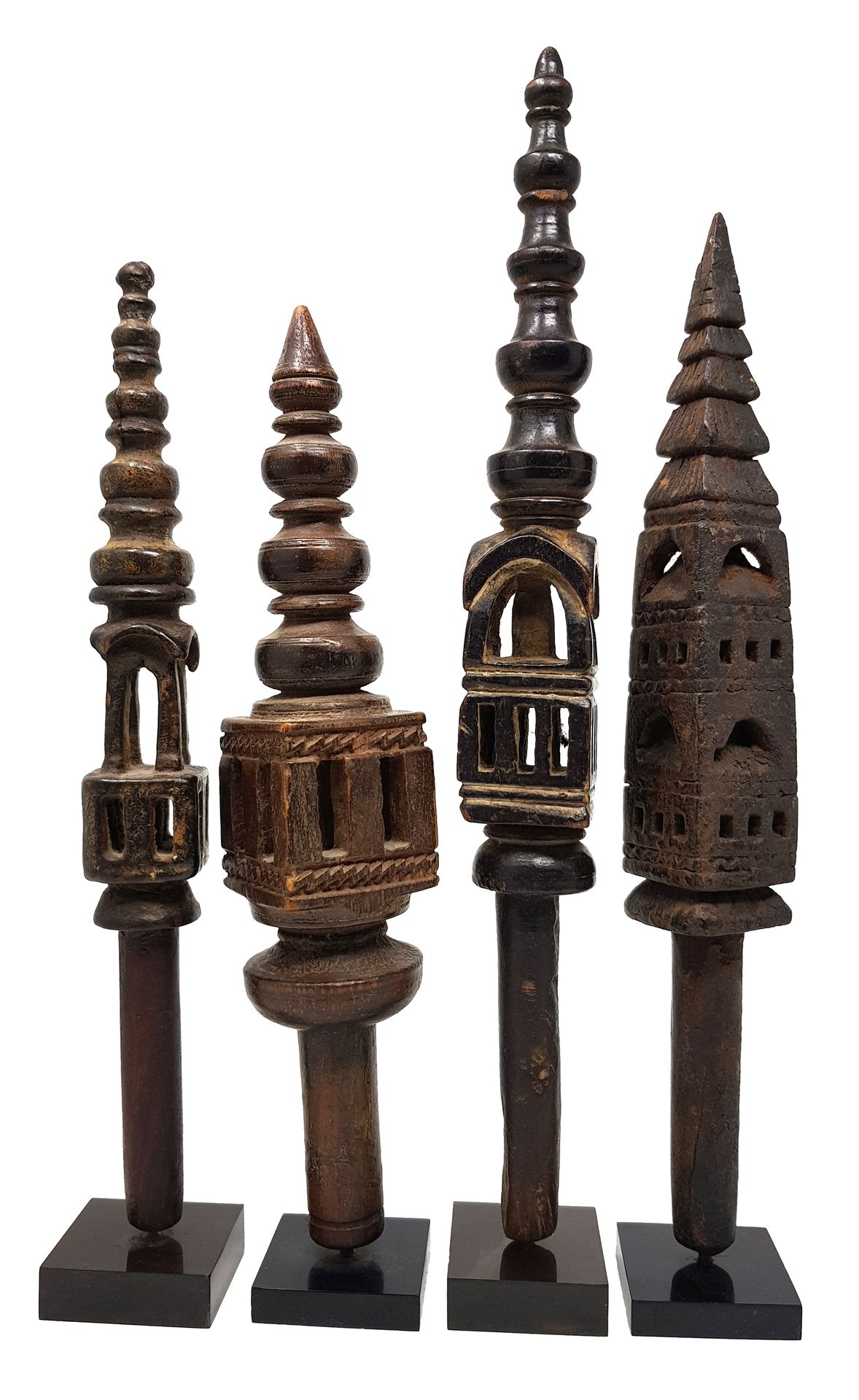 Bouchons de gourdes de chameaux (4) 
Camel gourd stoppers (4), carved wood, Raja&hellip;