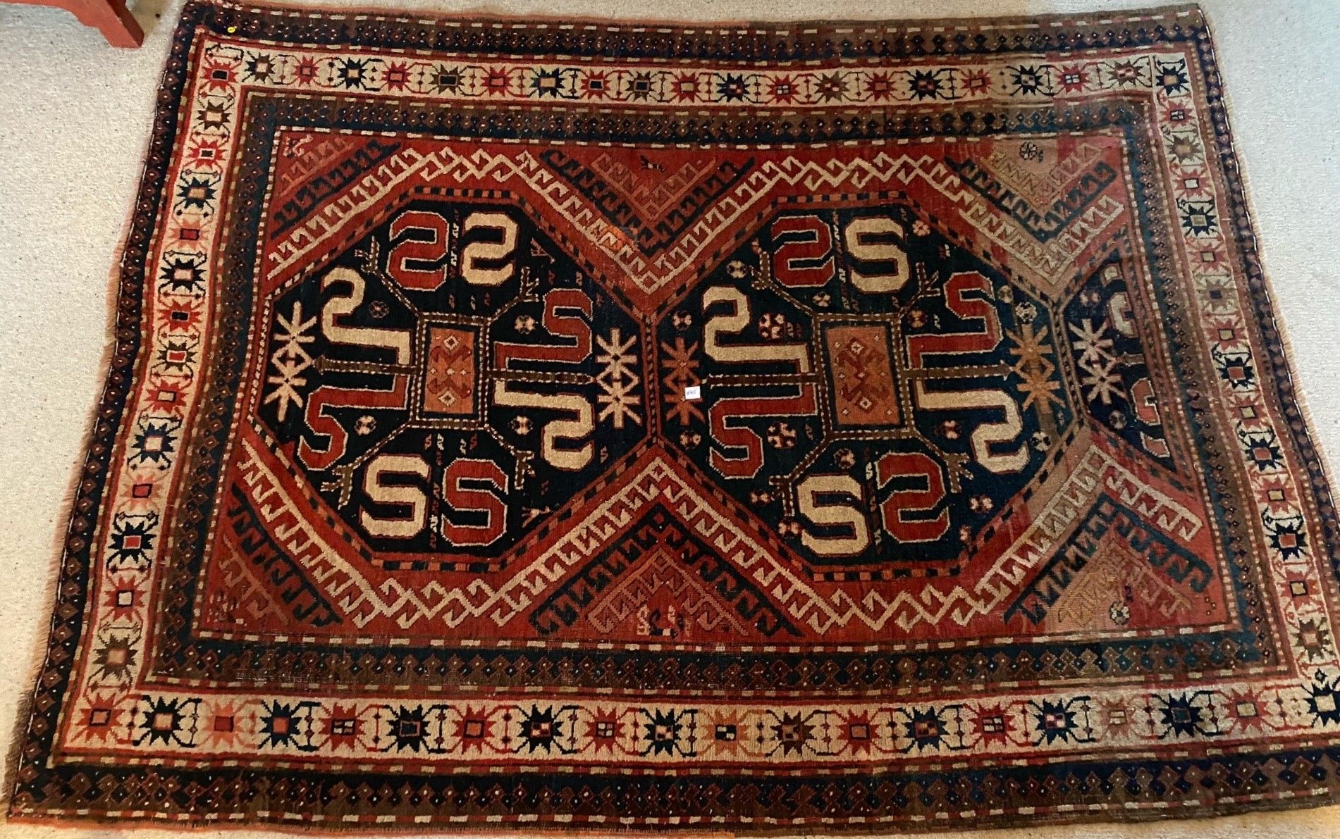 KAZAK - CAUCASE 
地毯240 x 190厘米 



12月4日（星期六）上午8点至下午1点，在巴黎（LA SALLE 20 rue Drouo&hellip;