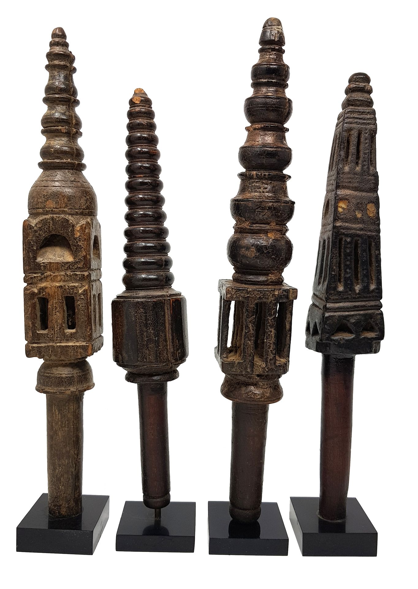 Bouchons de gourdes de chameaux (4) 
骆驼葫芦塞（4个），木雕，印度拉贾斯坦邦 高35至25厘米（平均） 印度拉贾斯坦邦 
&hellip;