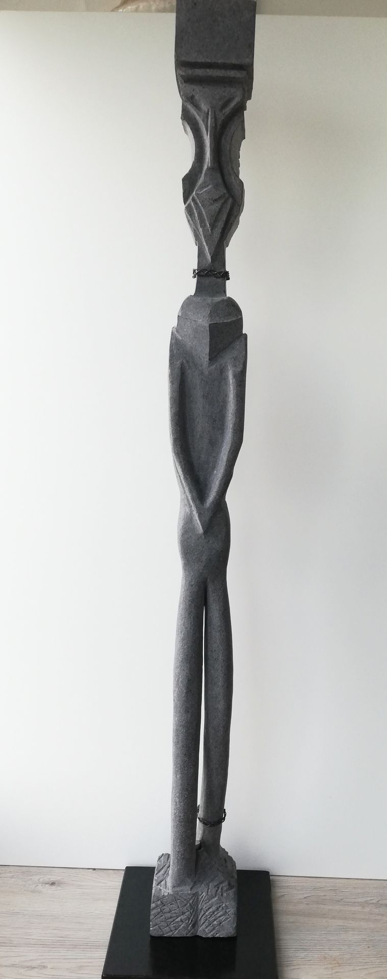 LECLERCQ Kristel "Le Sage" Granit 87 x 0,8 cm signé. 
 
Frais transport offerts &hellip;