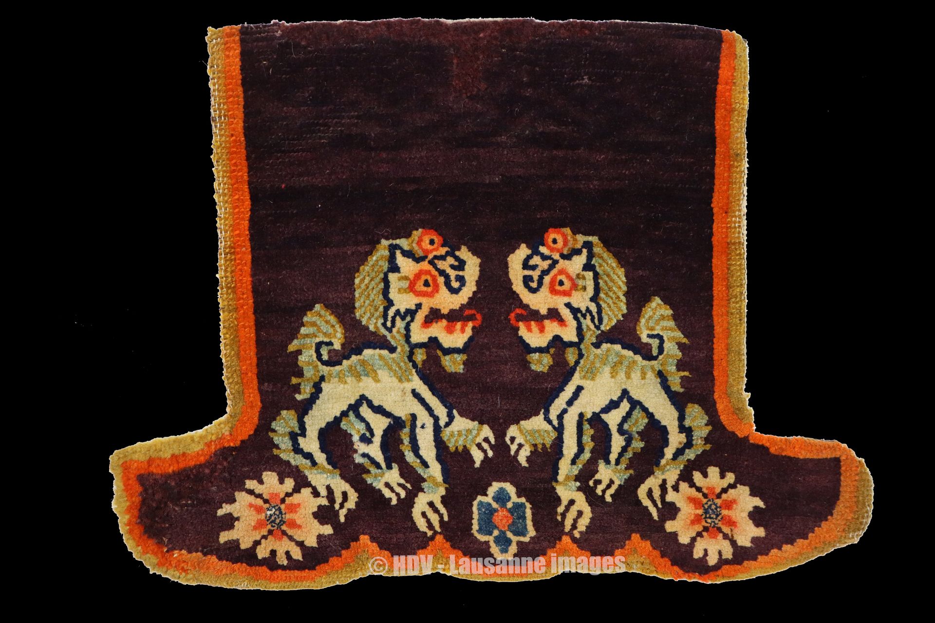 Tapis - Tibet (1900-1920) Thick, hand-knotted woollen cushion rug decorated with&hellip;
