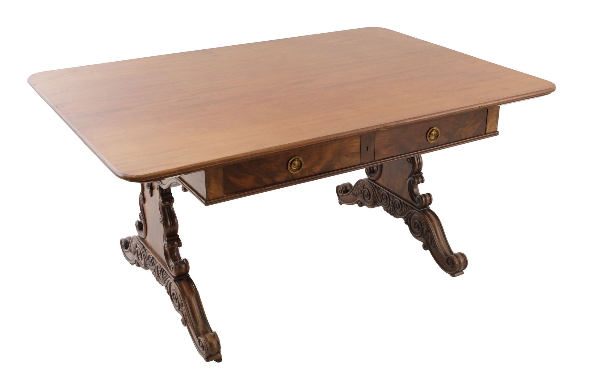 Table-bureau. Angleterre. Ca. 1830. 办公桌上的桌子。英国。约1830年。


桃花心木。腰带上有四个抽屉。

73 x 14&hellip;