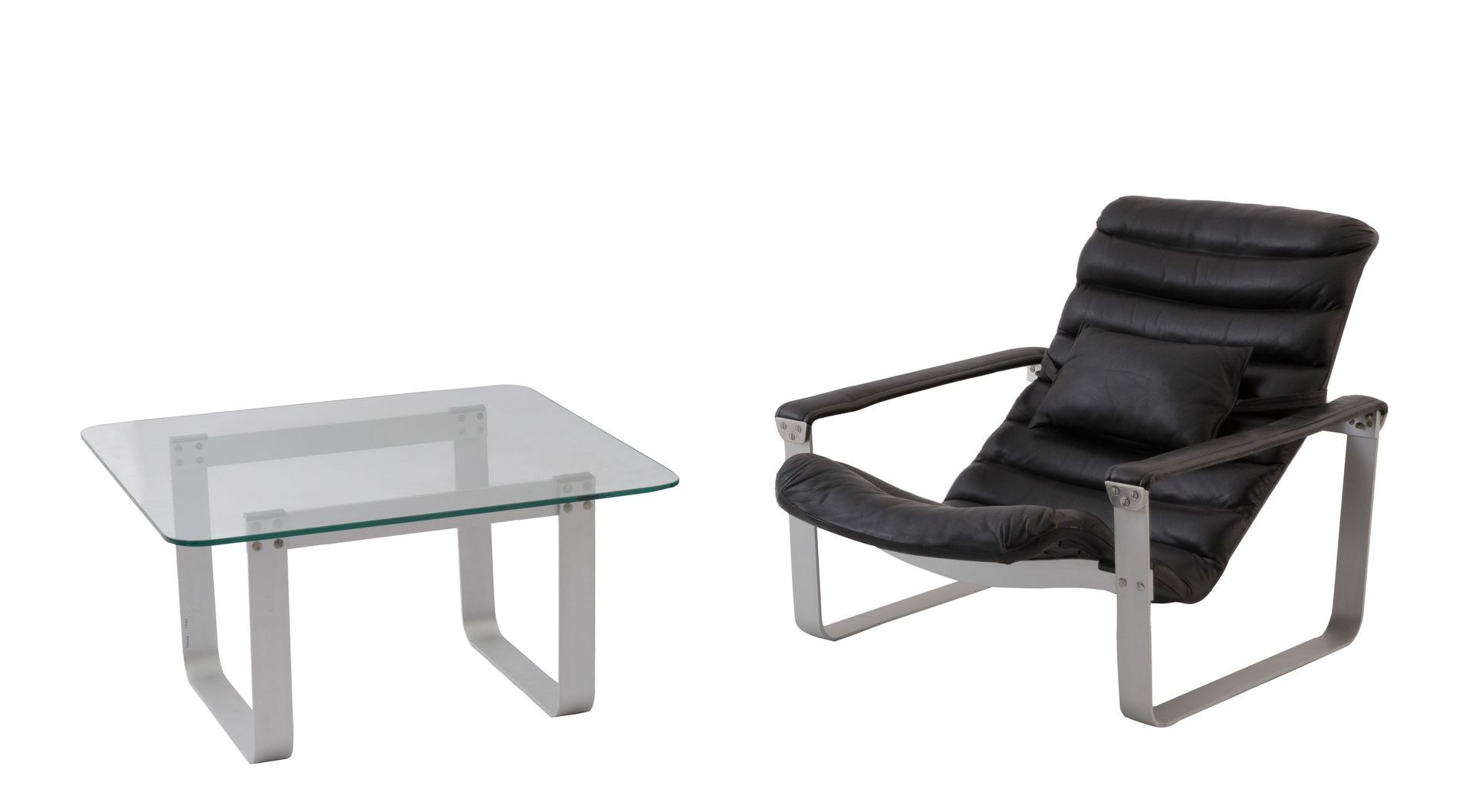 ILMARI LAPPALAINEN (1918–2006) - ASKO 
Un sillón reclinable con mesa de café. Mo&hellip;