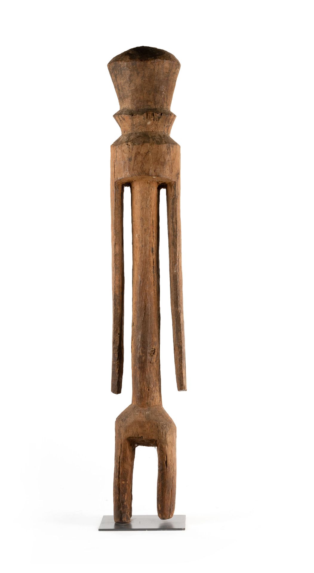 Figure. Bois. Nigéria. 
Abbildung. Holz. Nigeria.





H.: 110 cm.



02/12/2021&hellip;