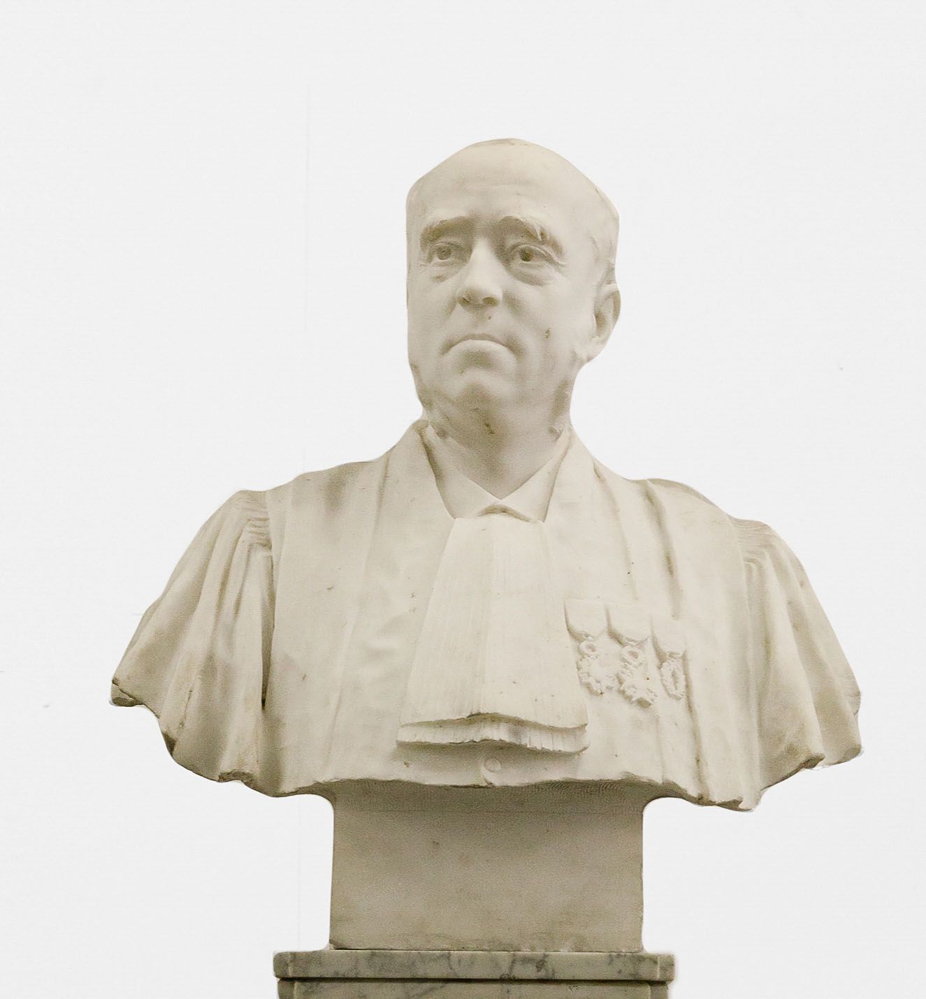 VICTORIEN BASTET (1852-1905) Busto de abogado, 1894. 


Mármol. 


Firmado y fec&hellip;