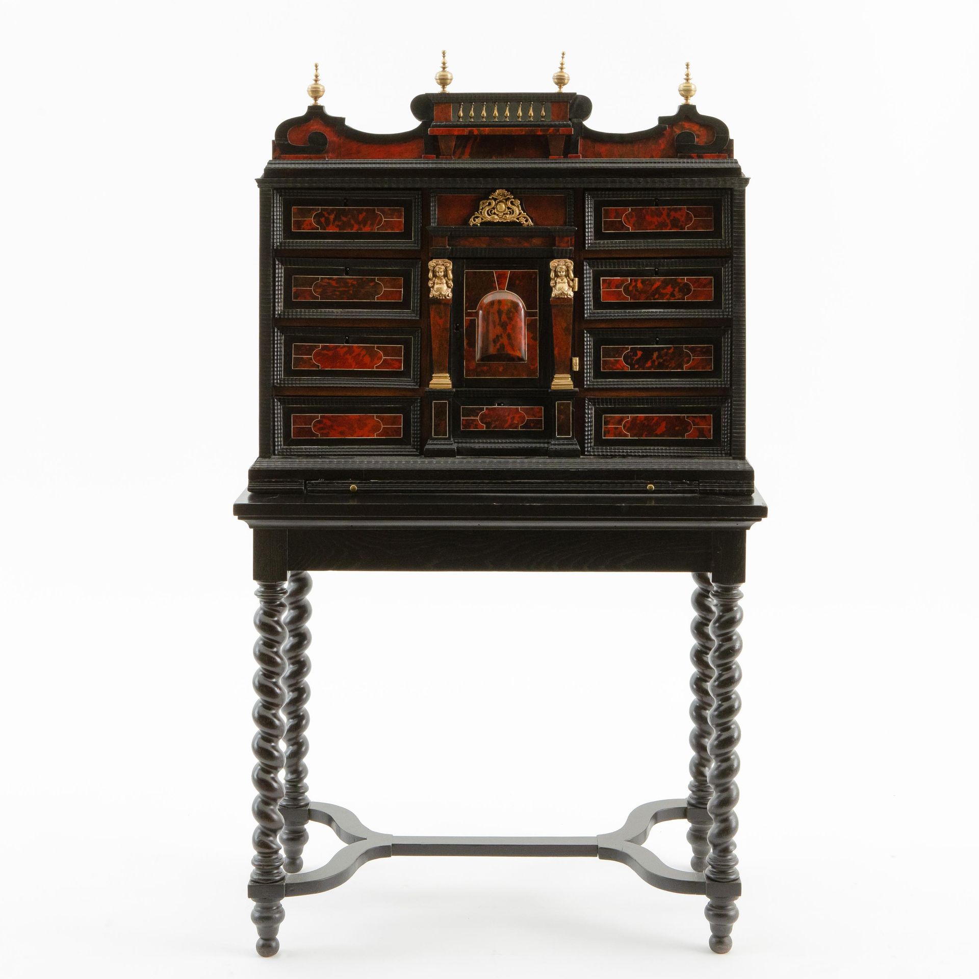 Cabinet, monté sur support à pilastres tournés. Anvers. 18ème siècle. 
Armadio a&hellip;