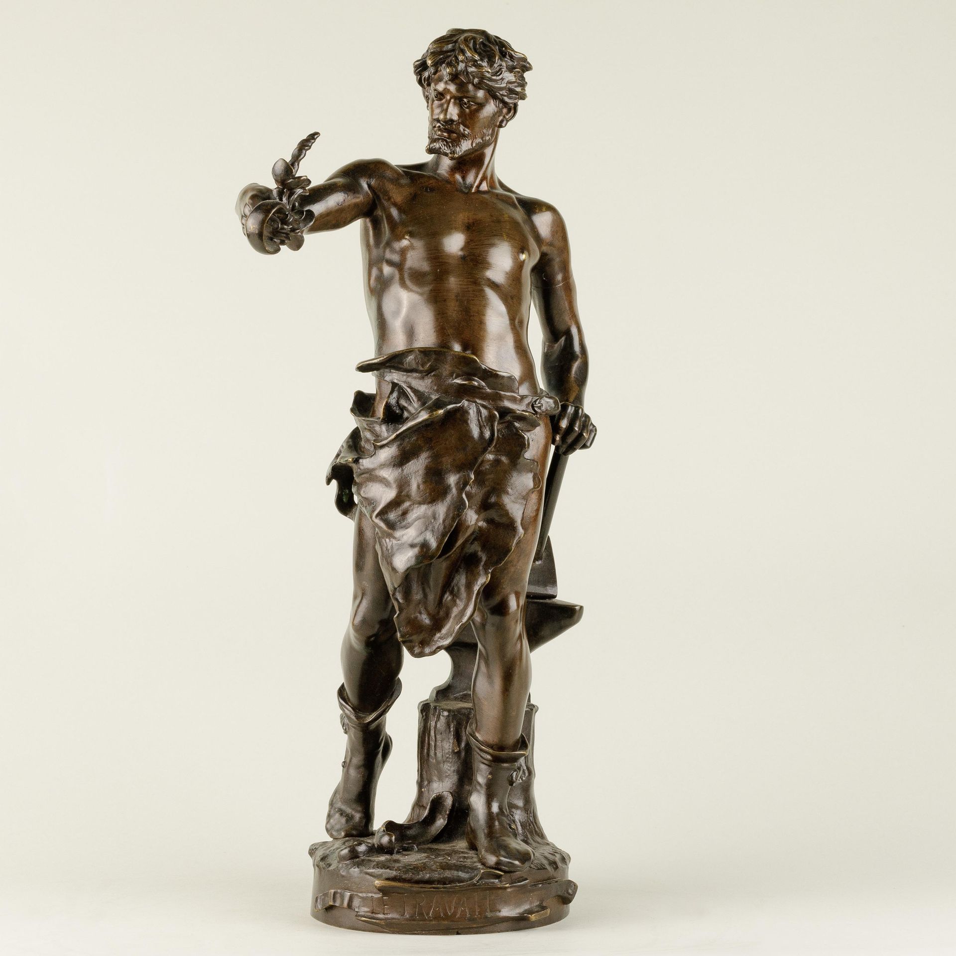 Eugène MARIOTON (1854-1933) "工作"（Le travail

青铜，棕色铜锈。签名为 "马里奥顿"。

高：52厘米