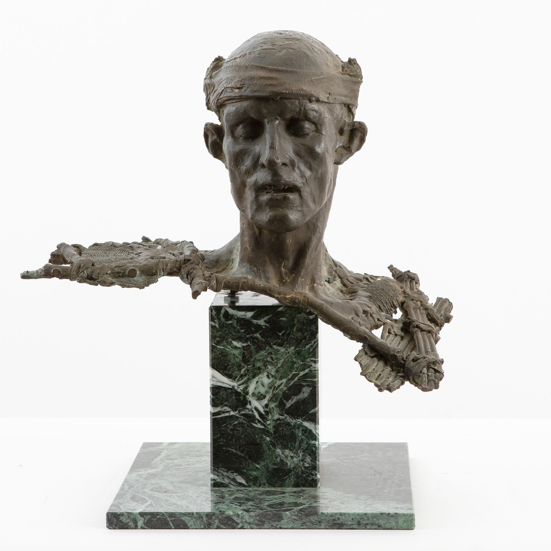 ROLAND RENS (1952-2007) ‘Grijze ernst’.


Bronze, brown patina. Unique piece. 

&hellip;