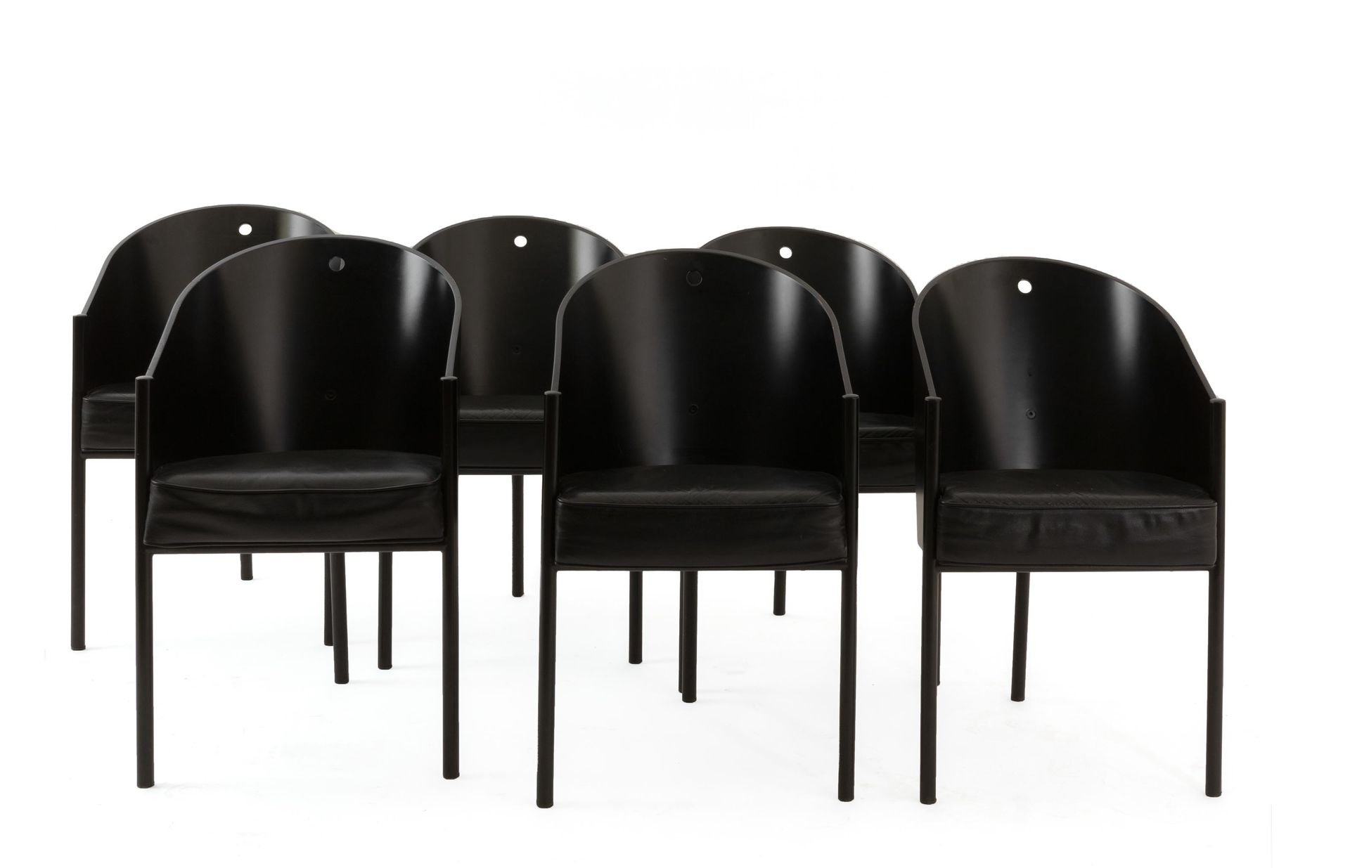 PHILIPPE STARCK (°1949) / DRIADE 一系列的六把椅子。模型'Costes'。设计 1981-82。

黑色漆面框架，黑色管状结构，&hellip;