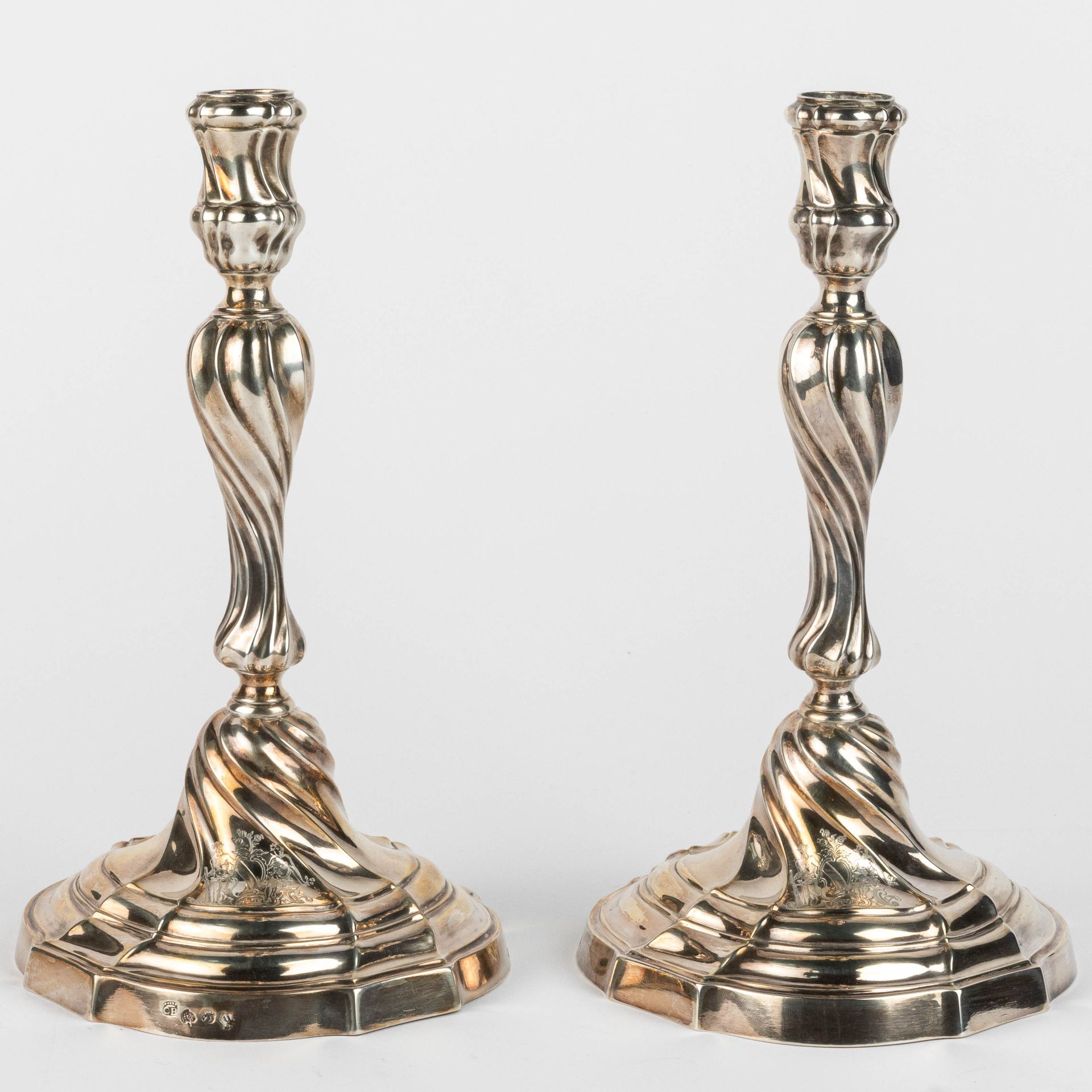 Paire de bougeoirs. Bruges. Carel Benninck. 1775. A pair of Flemish silver candl&hellip;