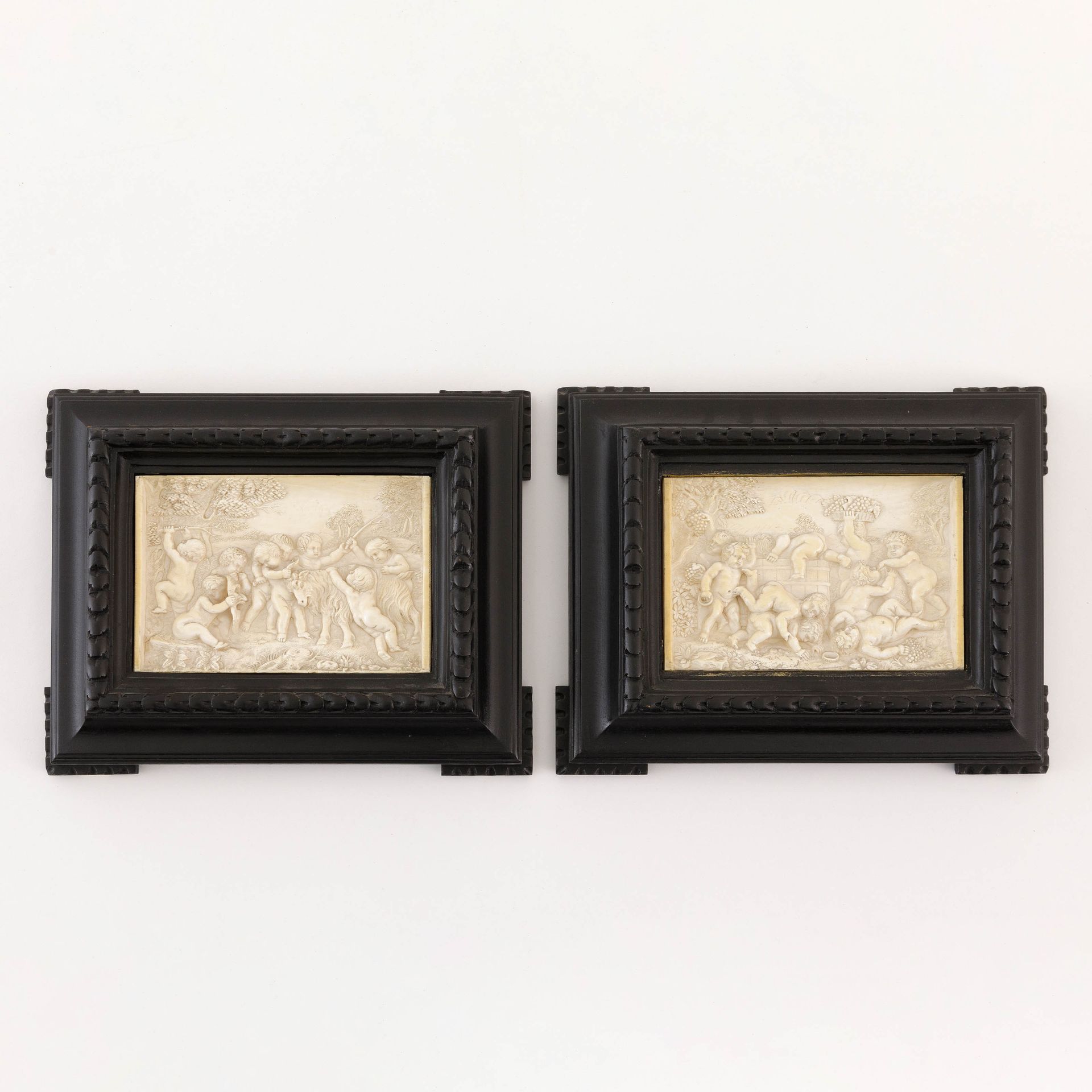 Paire de reliefs. Dieppe. 19ème siècle. Paar Relieftafeln mit dionysischen Darst&hellip;