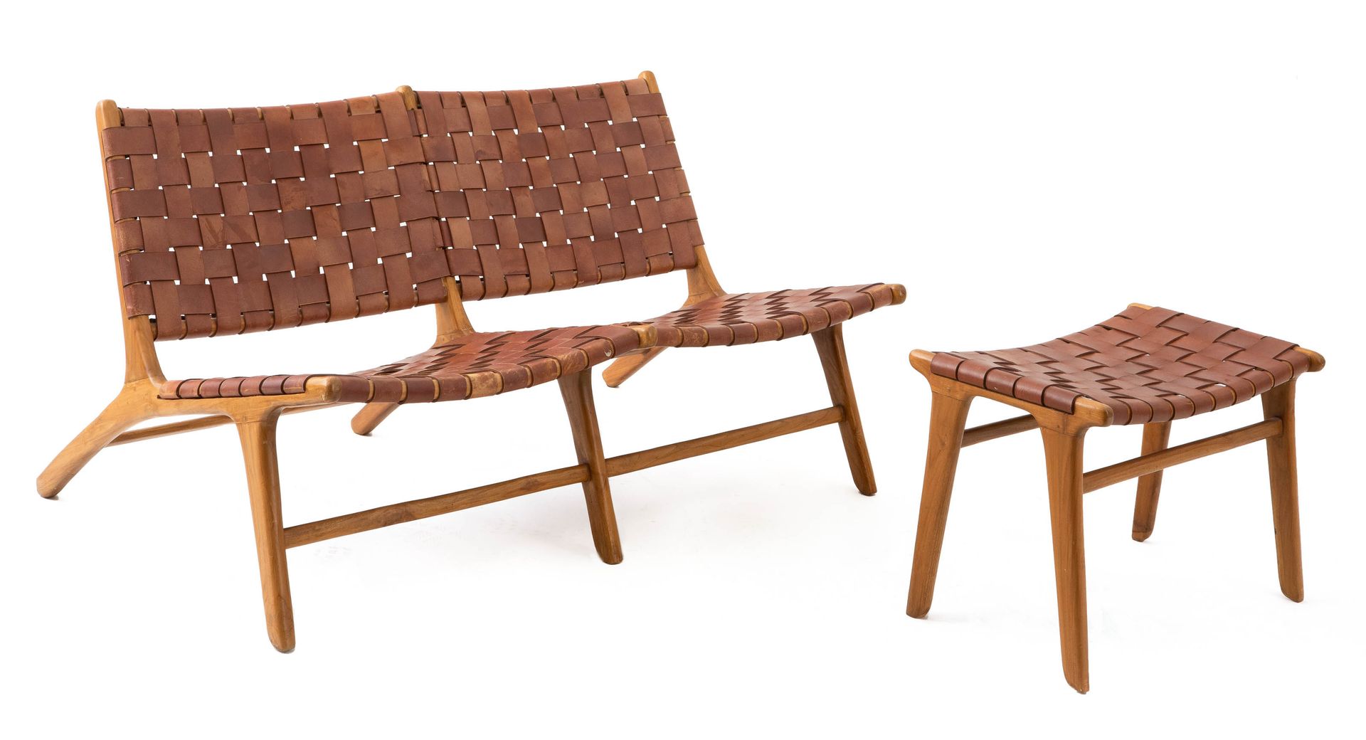 OLIVIER DE SCHRIJVER (°1958) 双人座和脚凳，座椅和靠背为编织皮革，柚木结构。

68 x 127 x 85 cm / 42 x 64&hellip;