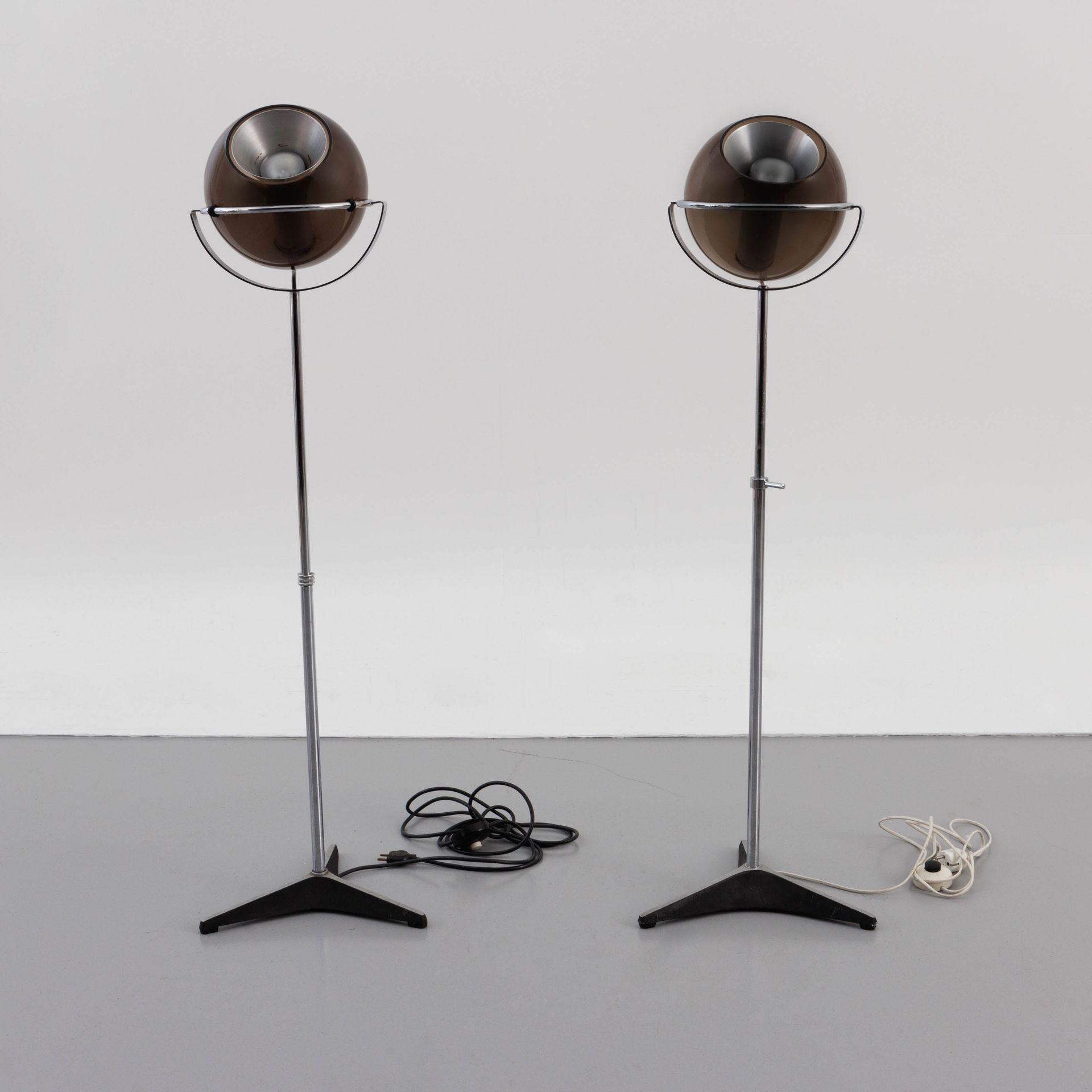 GINO SARFATTI (1912-1985) (genre)
Paire de lampes sur pied réglables.
Acier, alu&hellip;