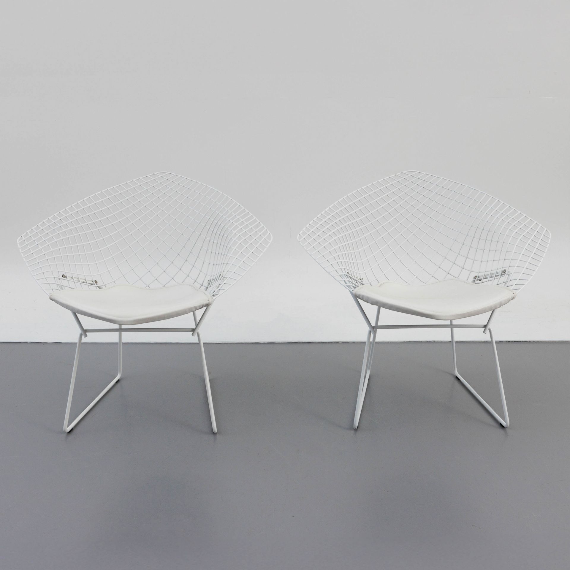 HARRY BERTOIA (1915-1978) / KNOLL Paar Diamond-Stühle. Entwurf aus dem Jahr 1952&hellip;