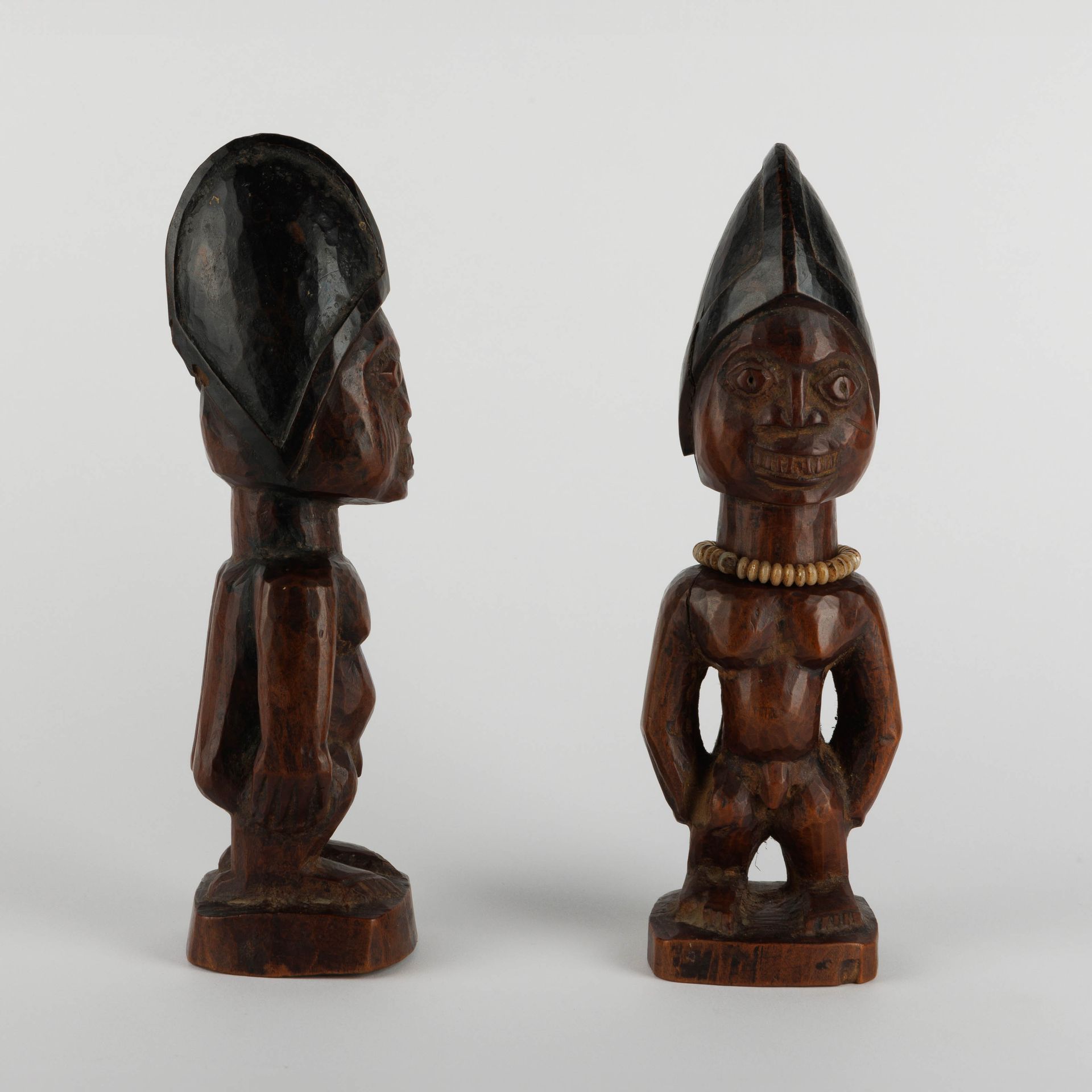 Paire de statues ibeji, Yoruba, Nigeria. Coppia di ibeji, Yoruba, Nigeria.
Inizi&hellip;