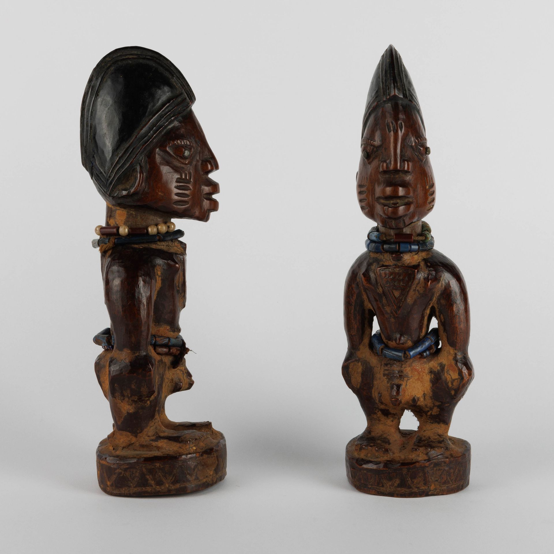 Paire de statues ibeji, Yoruba, Nigeria. Paire de statues ibeji, Yoruba, Nigeria&hellip;