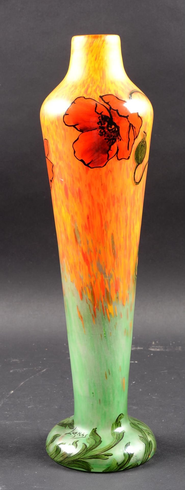 Null LEGRAS。

红色珐琅彩罂粟花装饰的大马士革花瓶。

在圆形底座上签有Legras。

高度：46厘米